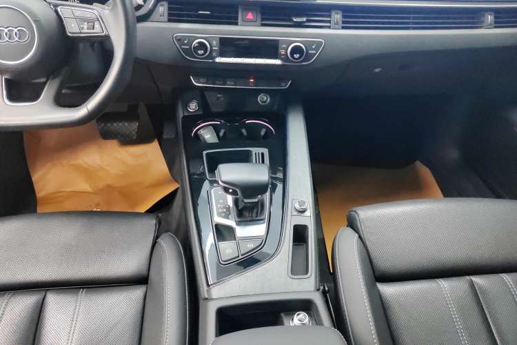 Used Audi A4L 2023 40 TFSI Luxury Dynamic Model
