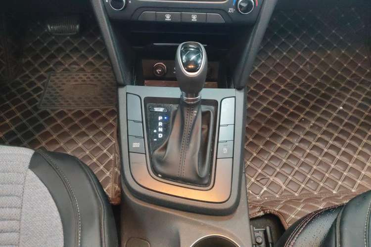 Used Hyundai Elantra (6th Generation / Lingdong) 2018 1.4T Dual-Clutch Xuan Dong · Dynamic Edition Gear Lever