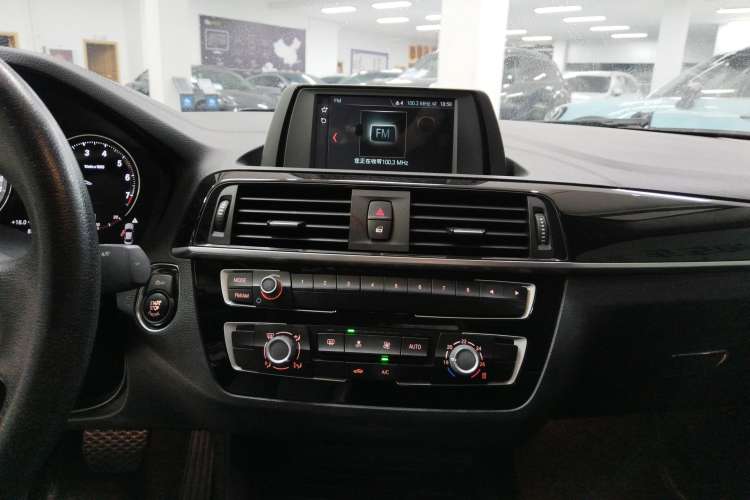 Used BMW 2 Series (Import) 2018 220i Sport Design Package
