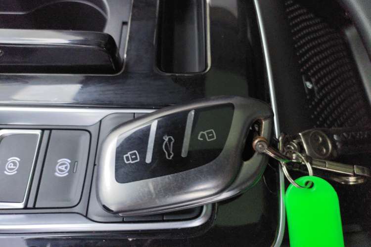 Used Roewe i6 MAX 2020 300TGI Automatic Cool & Stylish Skyroof Edition
