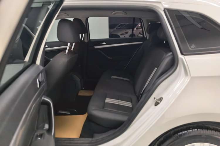 Used Volkswagen Gran Lavida 2017 1.6L Manual Fashion Edition