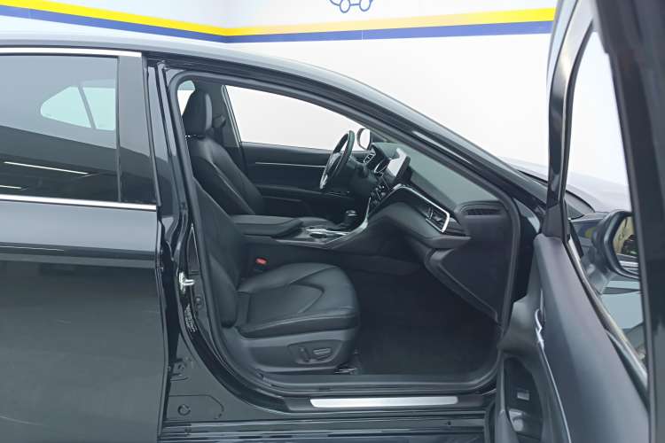 Used Toyota Camry 2021 2.0G Luxury Edition
