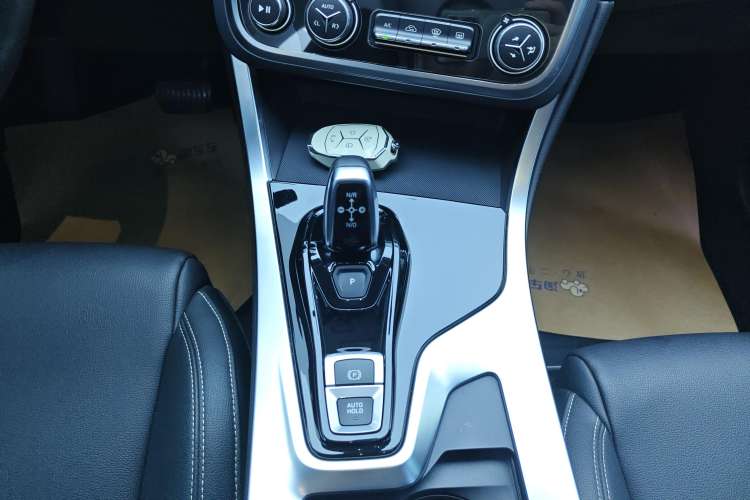 Used Lynk & Co 01 2020 2.0T Two-Wheel Drive Pure Pro Version China VI Standard
