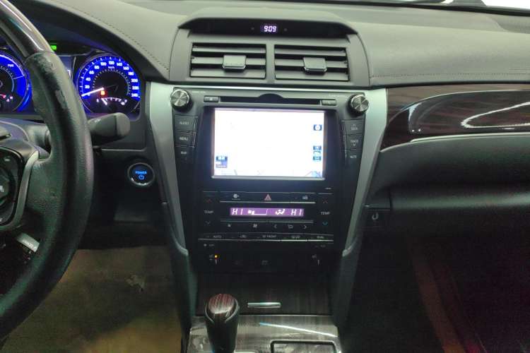 Used Toyota Camry 2016 Dual-Engine 2.5 HG 10th Anniversary Deluxe Navigation Edition