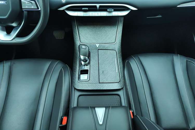 Used Venucia V 2021 260T Idol Edition Gear Lever