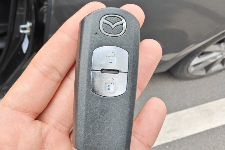 Used Mazda 3 Axela 2017 Hatchback 2.0L Automatic Sport Model China V Emission Standard Vehicle Key