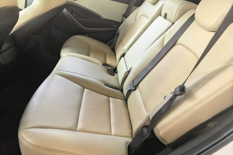 Used Hyundai Santa Fe 2015 2.4L Automatic Two-Wheel Drive Comfort Edition 5 Seats
