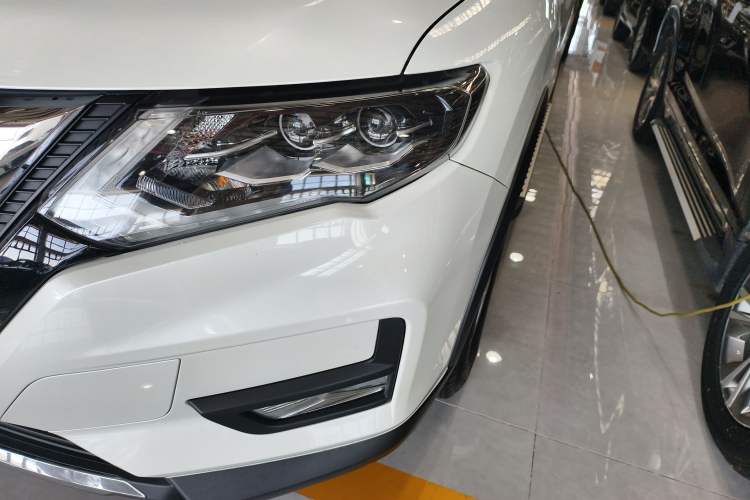 Used Nissan X-Trail 2023 Classic 2.0L Two-Wheel Drive Smart Connect Premium Edition