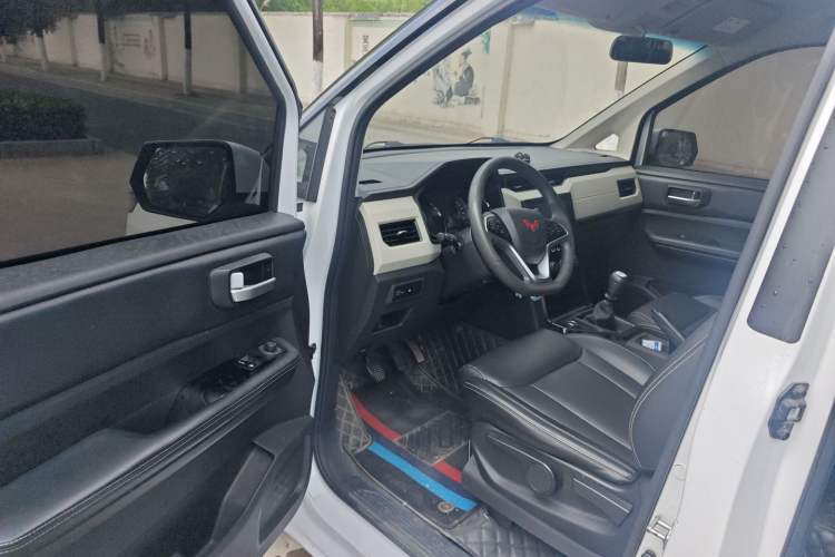 Used Wuling Zhengcheng 2021 1.5T Manual Luxury Version Driver Seat