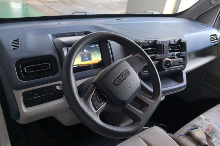 Used SRM New Energy E3 2025 Fudi 310KM Practical Passenger Vehicle
