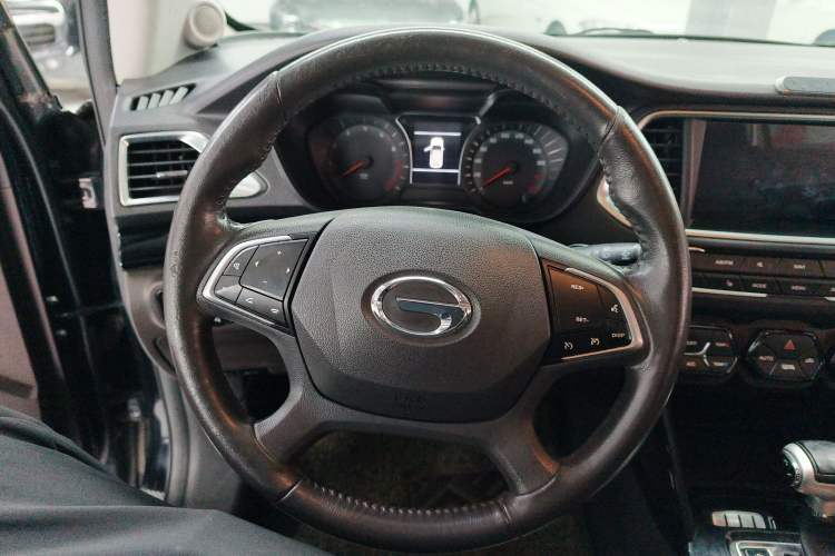 Used GAC Trumpchi GS4 2017 235T Automatic Two-Wheel Drive Luxury Smart Connectivity Version Steering Wheel