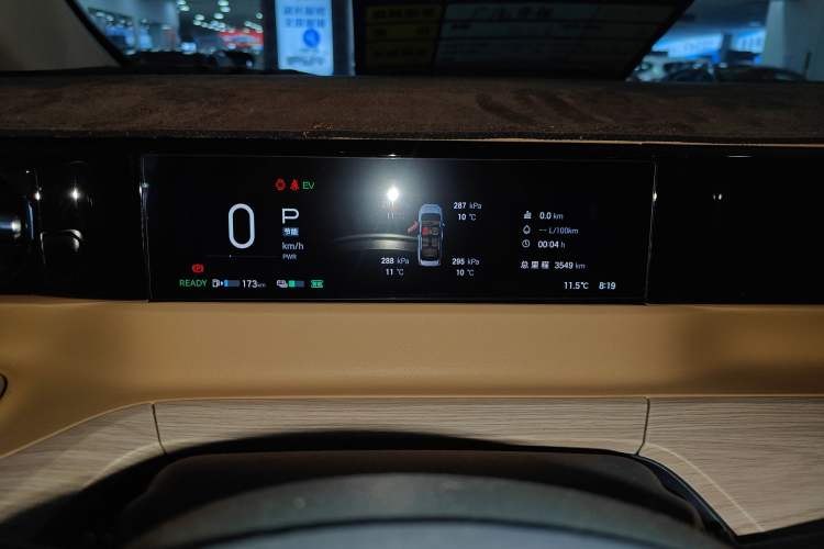 Used GAC Trumpchi E8 2024 Honor Series 2.0L Honor Edition Odometer Close Up