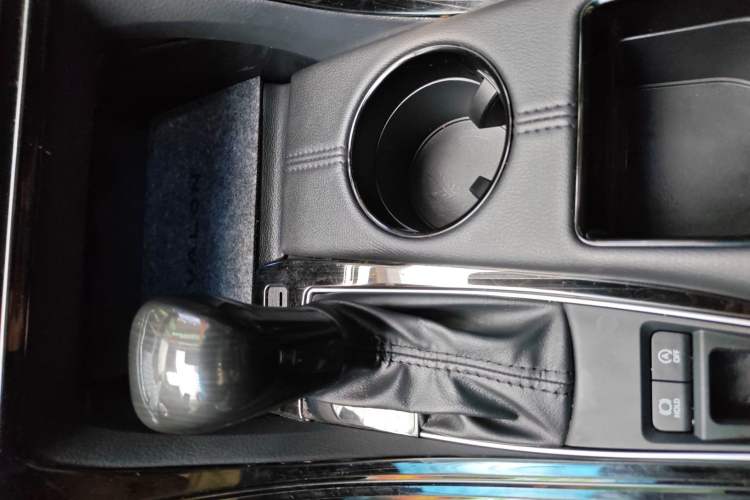 Used Toyota Avalon 2019 2.0L Luxury Edition China VI Standard Gear Lever