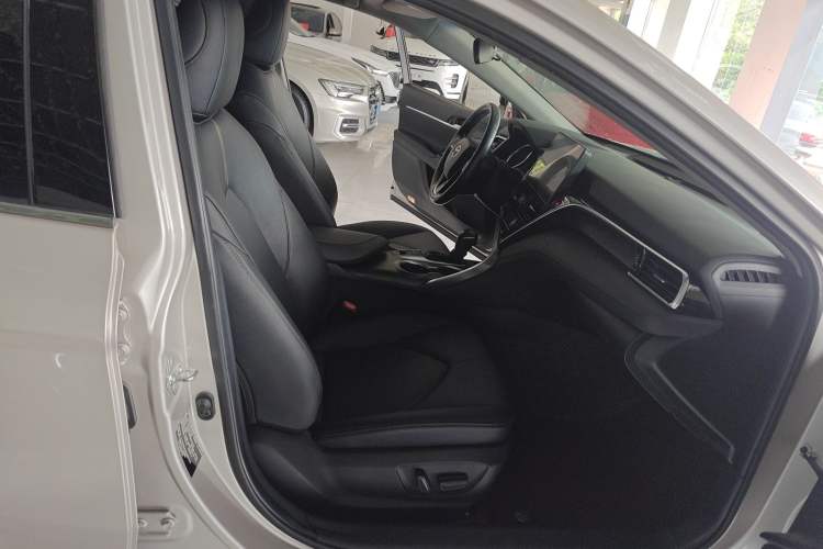 Used Toyota Camry 2021 2.0G Luxury Edition Right Front Seat