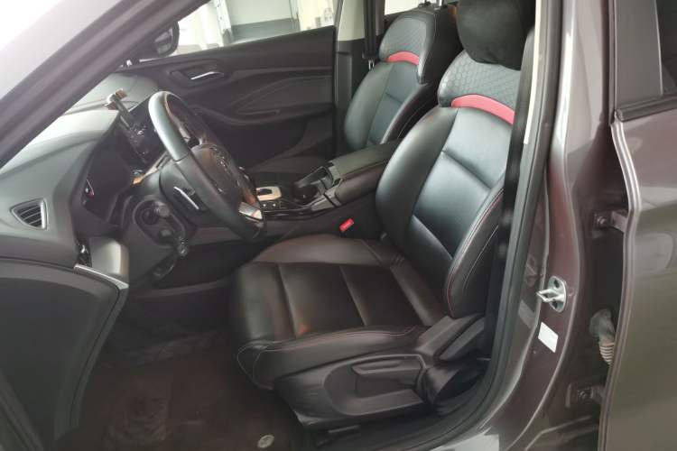 Used MG 5 2022 300TGI DCT Chao Yue Luxury Edition
