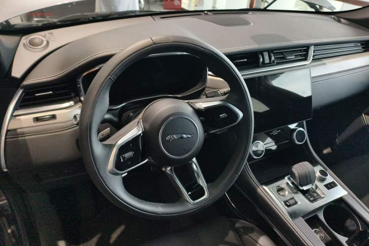 Used Jaguar F-PACE 2024 P250 R-Dynamic SE
