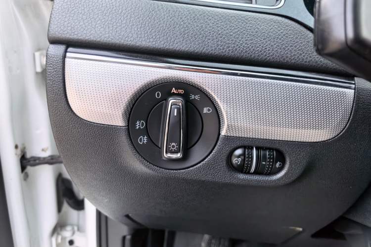 Used Volkswagen Sagitar 2018 1.6L Automatic Comfort Model Interior 6