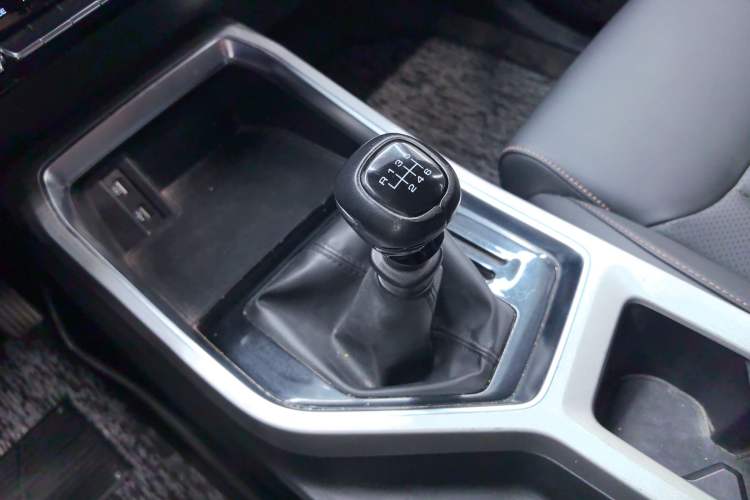 Used Wuling Jiachen 2022 1.5T Manual Comfort & Dynamic Version Gear Lever