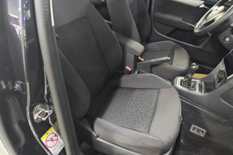 Used Volkswagen Lavida 2013 Revised Classic 1.6L Manual Fashion Edition
