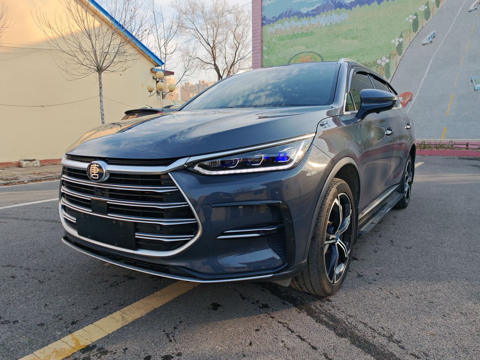 Под передней частью автомобиля