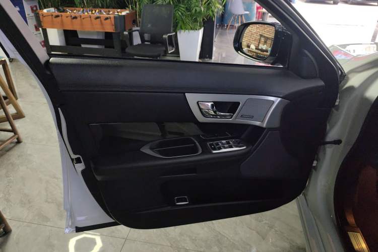 Used Jaguar XF 2015 XF 3.0 SC R-Sport Luxury Edition Interior 2