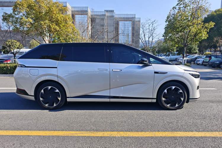 Used XPeng X9 2024 610 Long-Range Pro
