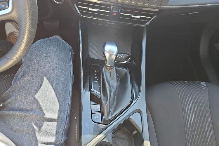 Used Roewe i5 2021 1.5L CVT Platinum Edition Gear Lever