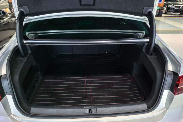 Used Volkswagen Phideon 2018 Revised Version 380TSI Two-Wheel Drive Business Edition
