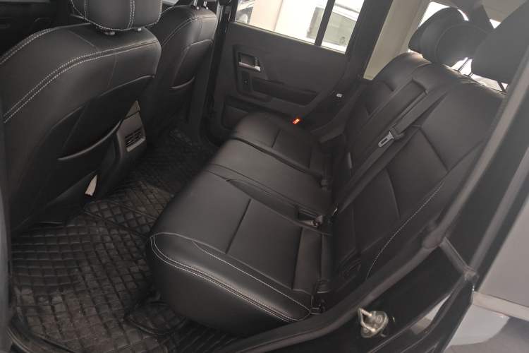 Used BAIC Off-Road BJ40 2016 40L 2.0T Manual Two-Wheel Drive Luxury Edition Interior 2