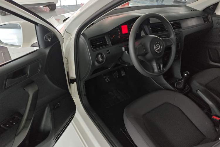 Used Volkswagen Santana 2015 1.6L Manual Fashion Edition