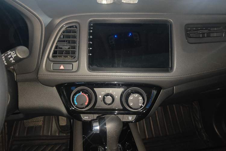 Used Honda Vezel 2020 1.5L CVT Elite Edition Interior 3