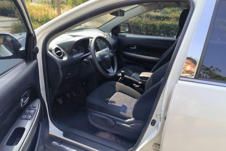 Used Haval H1 2017 Red-Label 1.5L Manual Comfort Model