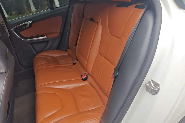 Used Volvo V60 2014 T5 Zhiya Edition