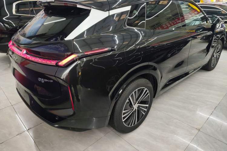 Used Lynk & Co 08 EM-P 2025 120km Long-Range Halo Exterior 4