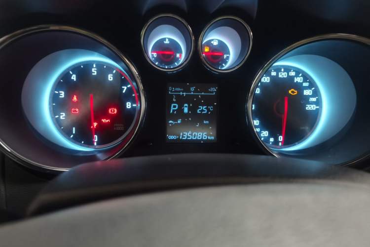 Used CHANGAN CS35 2012 1.6L Automatic Luxury Version China IV Standard
