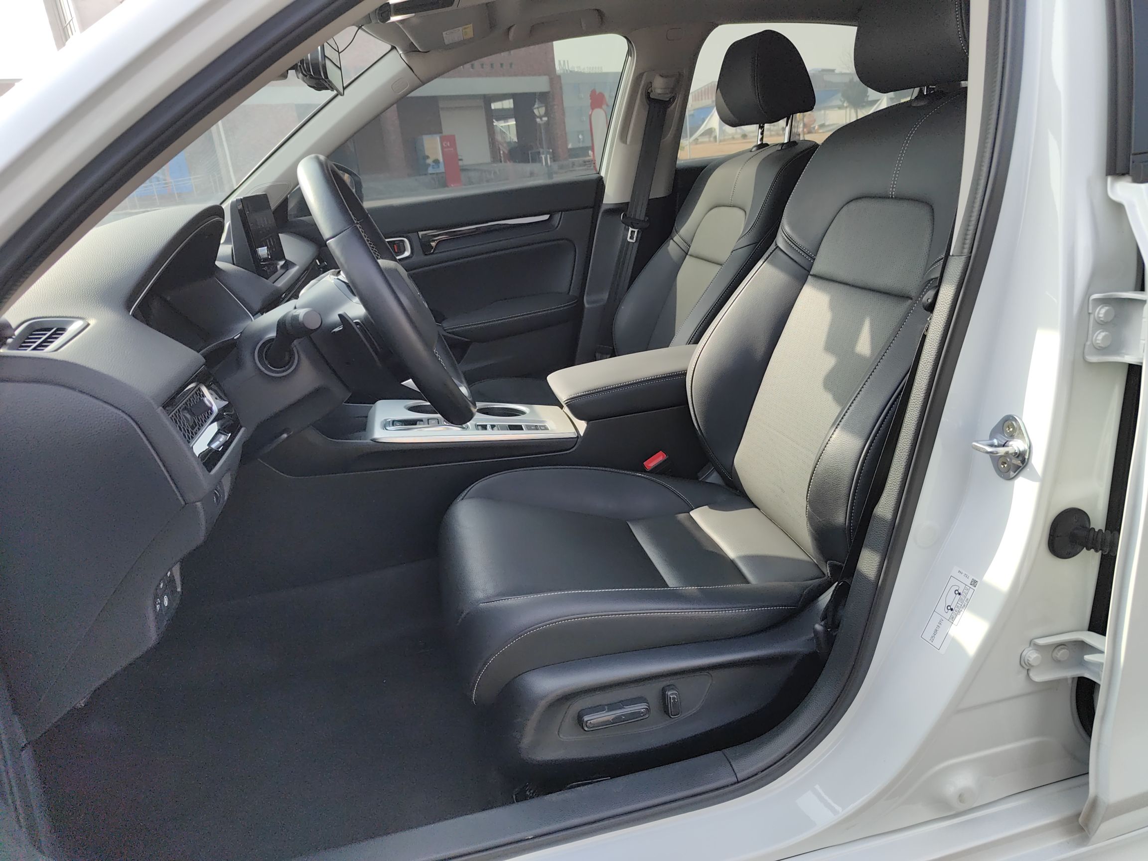 Переднее сиденье в автомобиле