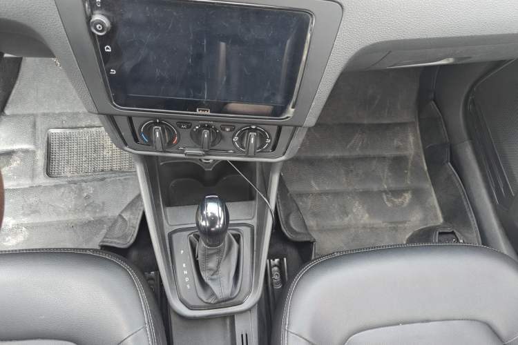 Used Volkswagen Santana 2016 1.6L Automatic Fashion Edition Gear Lever