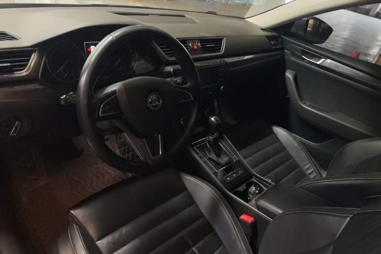 Used Skoda Superb 2016 TSI330 DSG Smart Drive Edition Center Console