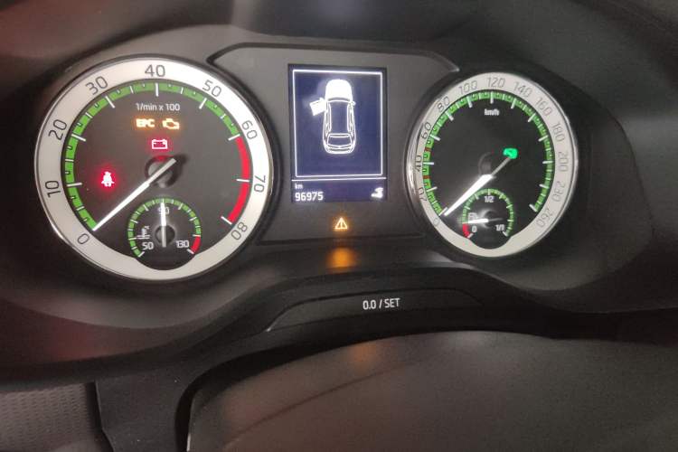 Used Skoda Kodiaq 2018 Facelifted TSI330 5-Seater Two-Wheel-Drive Comfort Edition Odometer Close Up