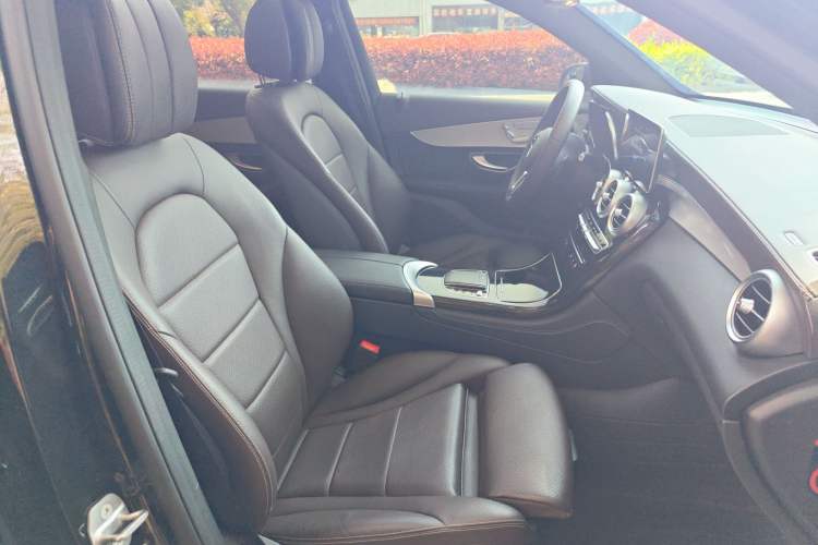 Used Mercedes-Benz GLC 2022 Facelifted GLC 260 L 4MATIC Dynamic Edition Interior 9