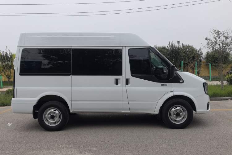 Used JMC Fushun 2023 2.0T Manual Short-Wheelbase Mid-Height Commercial Multi-Purpose 5-Seater Passenger Vehicle