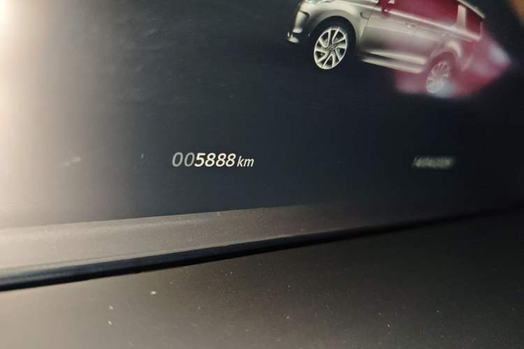 Used Land Rover Discovery Sport 2025 249 PS Performance Tech Edition Odometer Close Up