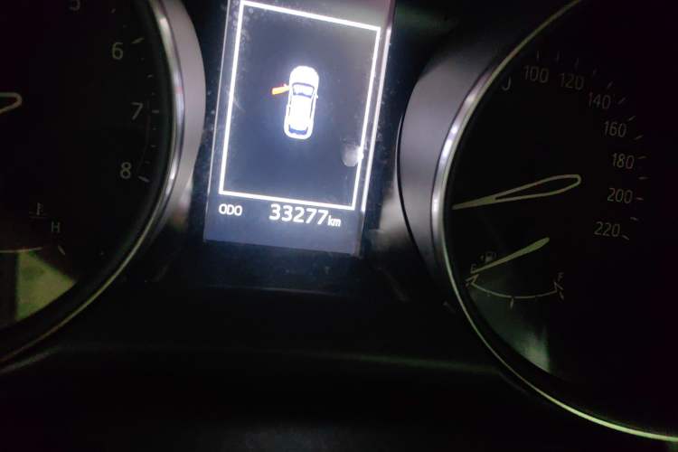 Used Toyota IZOA 2020 2.0L Yichi Version Odometer Close Up