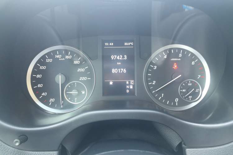 Used Mercedes-Benz Vito 2023 2.0T Elite Version 9 Seats
