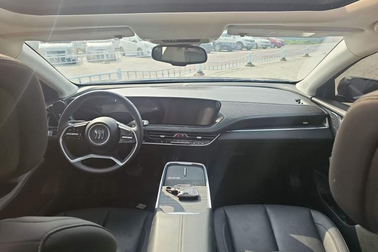 Used Buick LaCrosse 2025 28T Platinum Edition Center Console