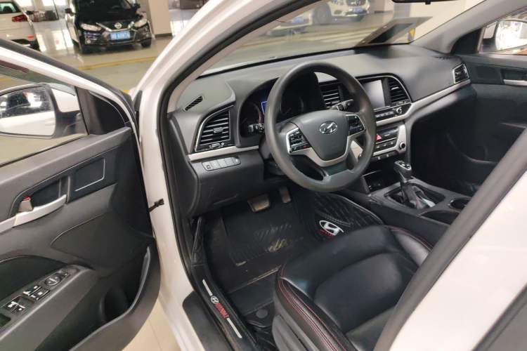 Used Hyundai Elantra (6th Generation / Lingdong) 2016 1.6L Automatic ZhiXuan – Elite Version Audio And AC Panel