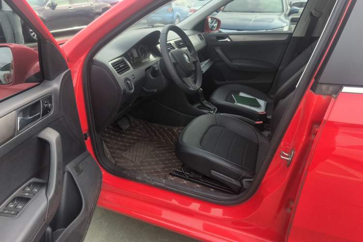 Used Skoda Rapid Spaceback 2016 Revised 1.6L Automatic Chuanxing Version
