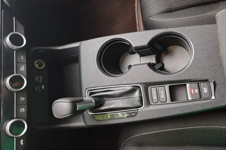 Used Honda Civic 2022 240TURBO CVT Dynamic Edition Gear Lever