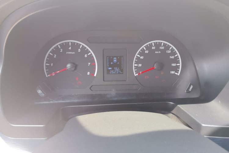 Used FORTHING Lingzhi 2024 M5L 1.5T Manual Base Model 7 Seats