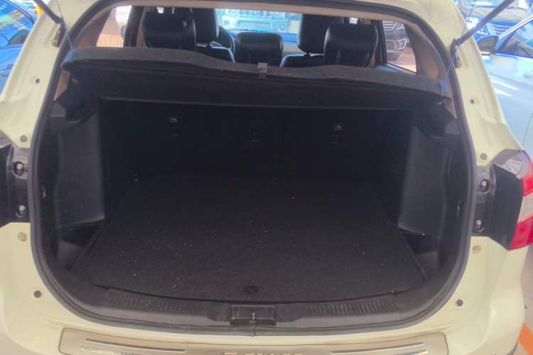 Used Suzuki S-Cross 2015 1.6L CVT Two-Wheel Drive Entry-Level Trim
